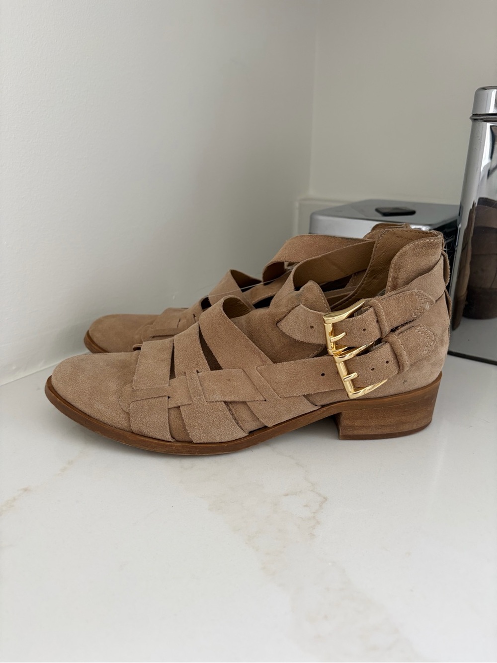 House of Harlow low cut shoes